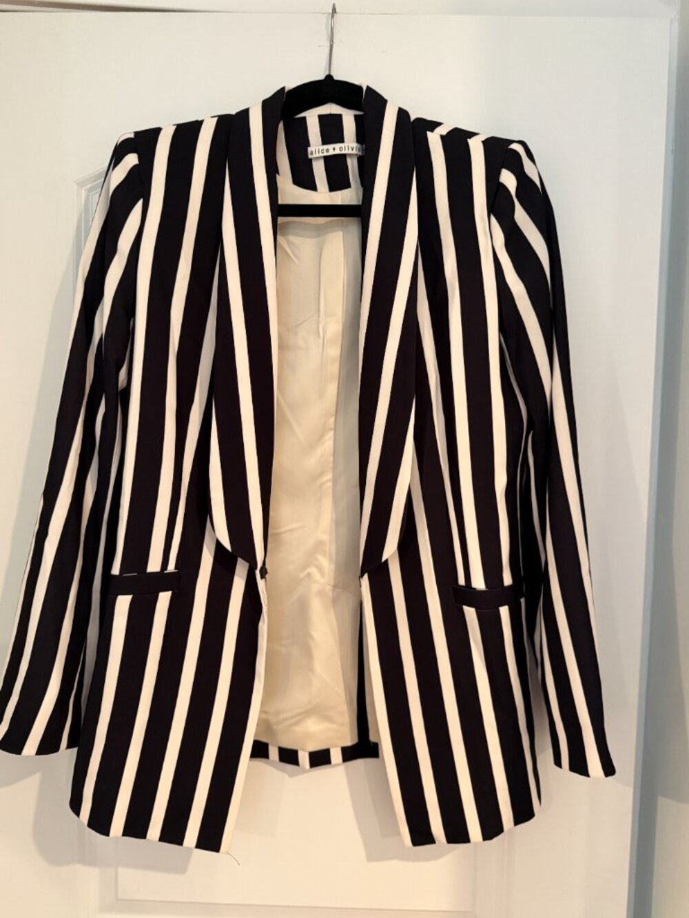 Alice + Olivia Black & White Striped Blazer | Size 8 - Picture 4 of 7